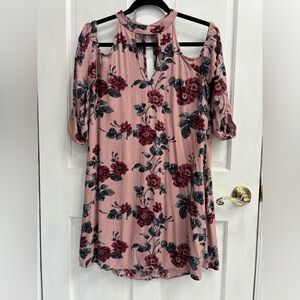 AMERICAN EAGLE OUTFITTERS Pink Floral Cold Shoulder Tunic SIZE MEDIUM Pre loved